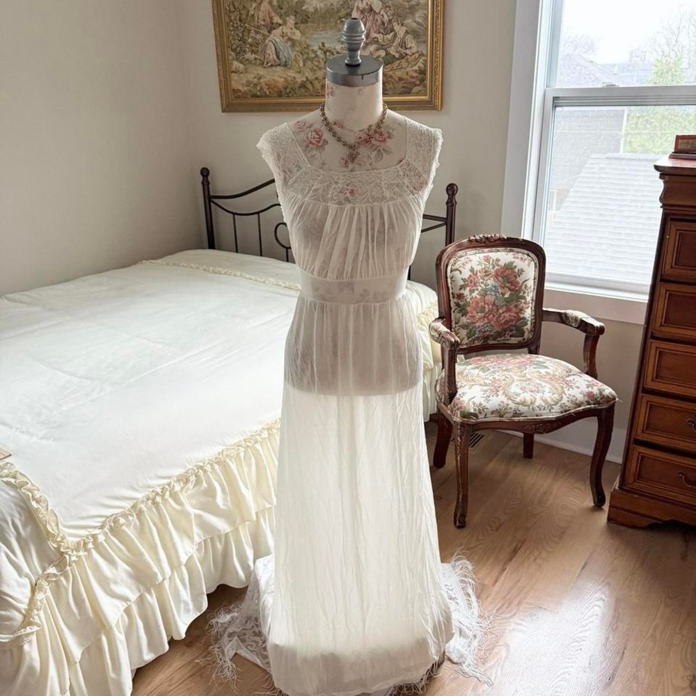 white lace maxi dress  70s white lace‎ radcliffe maxi dress